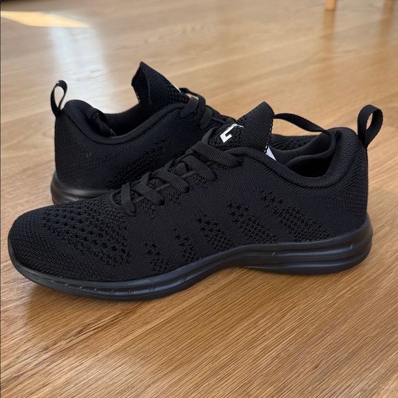 APL Women's Techloom Pro Black Knit Sneakers NWOT - Picture 3 of 9